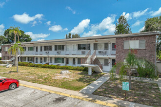 Shelley Gardens in Clearwater, FL - Building Photo - Building Photo