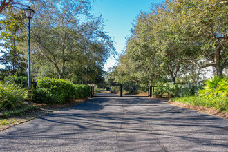 Simmons Pointe in Mount Pleasant, SC - Building Photo - Building Photo