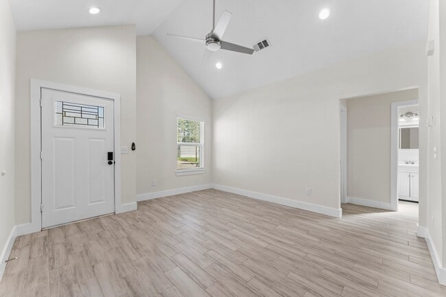 846 Omeara in Montgomery, TX - Building Photo - Building Photo