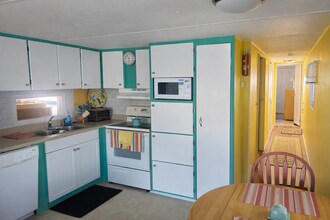 130 Patricia Ave in Dunedin, FL - Building Photo - Building Photo