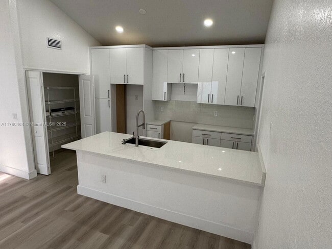 8754 NW 149th Terrace in Hialeah, FL - Building Photo - Building Photo