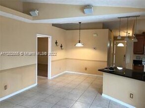 527 SE Cliff Rd in Port St. Lucie, FL - Building Photo - Building Photo