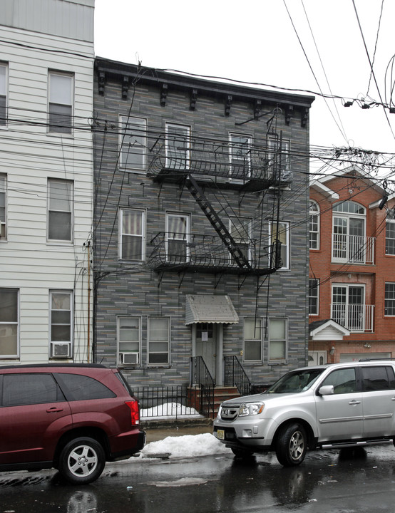 63 Laidlaw Ave in Jersey City, NJ - Building Photo