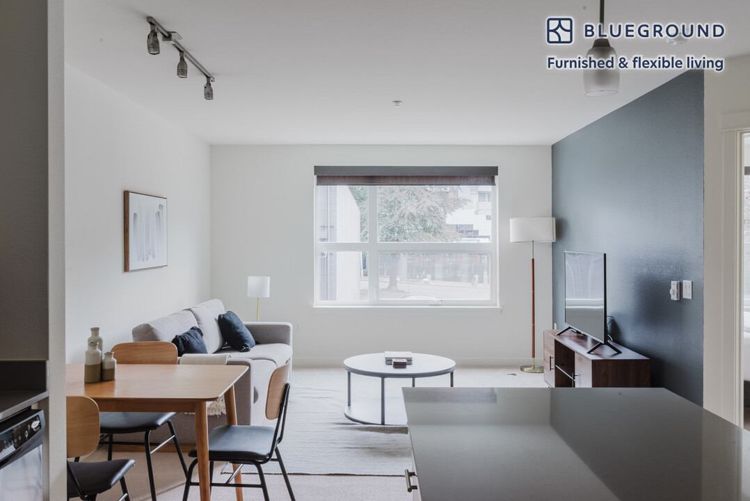 330 3rd Ave W in Seattle, WA - Foto de edificio