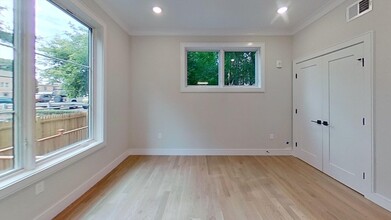104 Warren St, Unit 1 in Boston, MA - Foto de edificio - Building Photo