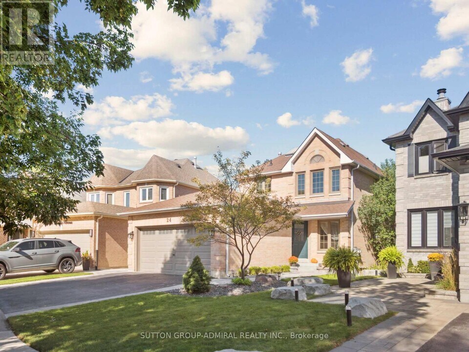 24 Dawlish Ave in Aurora, ON - Building Photo