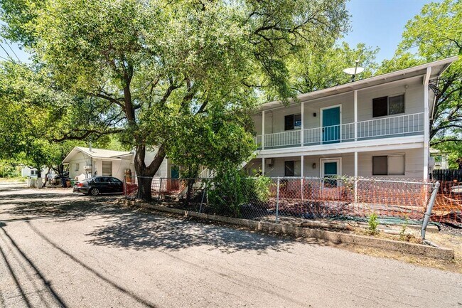 3707 Tom Green St in Austin, TX - Foto de edificio - Building Photo