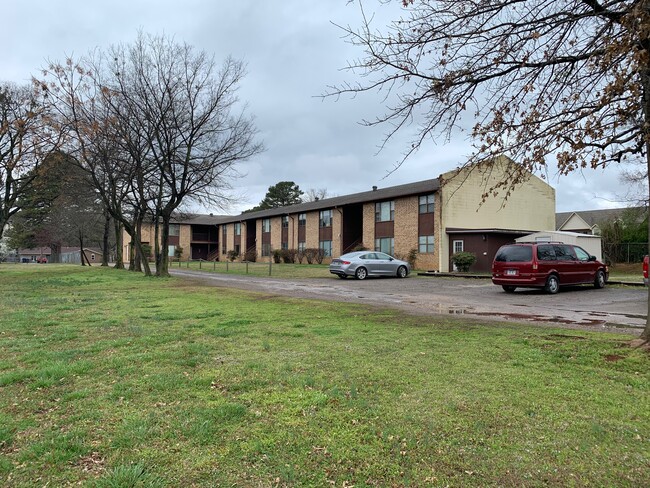 Green Valley Apartments in Fort Smith, AR - Building Photo - Building Photo