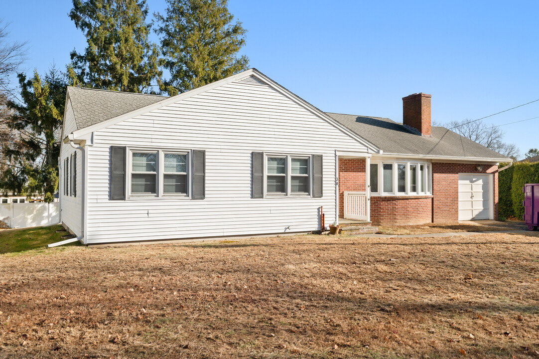 30 Fenwood Rd in Old Saybrook, CT - Building Photo