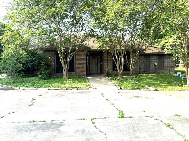property at 772 Riverside Dr