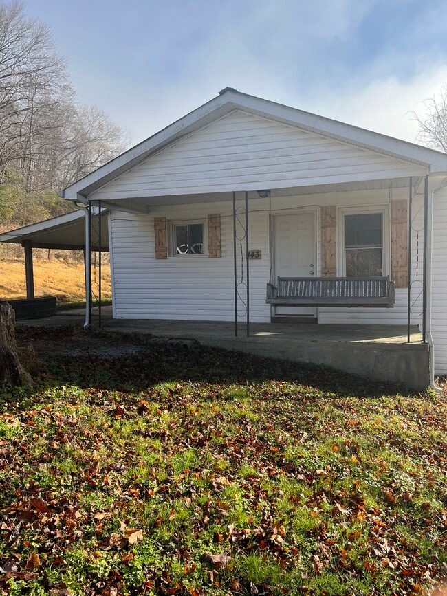 143 Strawberry Ln in Clinton, TN - Building Photo - Building Photo
