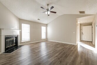 3568 Brookstone Way, Unit 1403 in Union City, GA - Building Photo - Building Photo