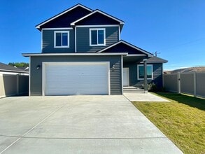207 Rainier Dr in Yakima, WA - Building Photo - Building Photo