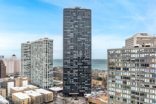 Park Tower Market in Chicago, IL - Building Photo