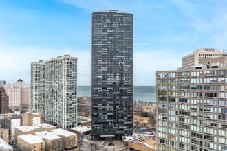 Park Tower Market in Chicago, IL - Foto de edificio - Primary Photo