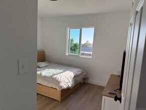 664 Carefree Dr-Unit -1 in San Diego, CA - Foto de edificio - Building Photo