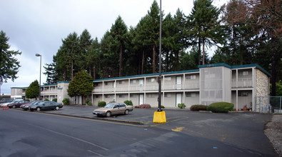 Villager Apartments in University Place, WA - Building Photo - Building Photo