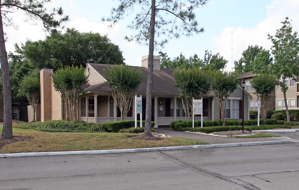 800 Bellshire Apartments in Conroe, TX - Foto de edificio