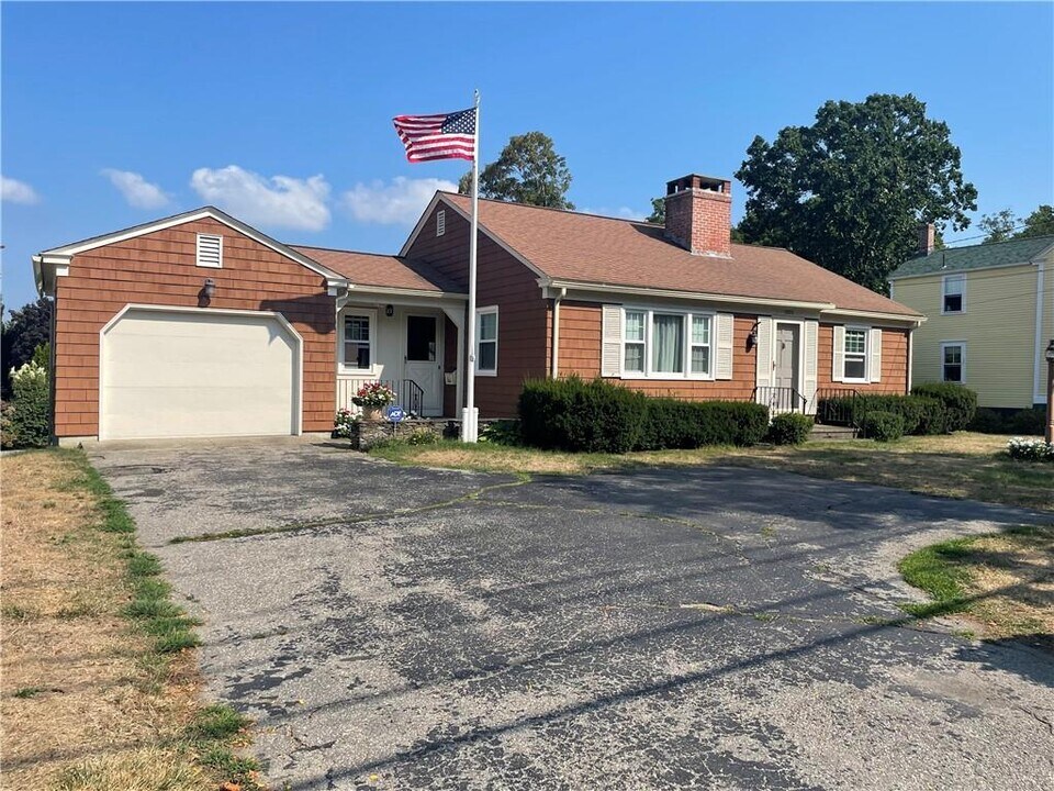 1000 Hope St in Bristol, RI - Building Photo