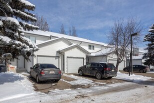 67 Strathaven Hts in Strathmore, AB - Building Photo