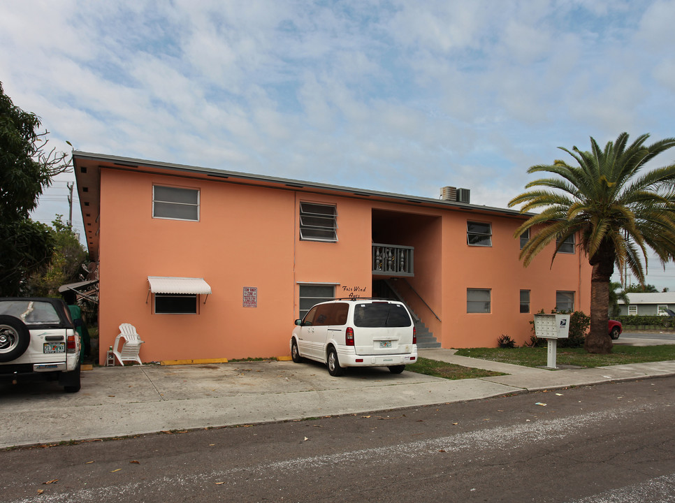 Fair Wind Apartments in Lake Worth, FL - Foto de edificio