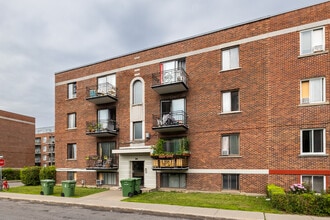 1595 Édouard-Laurin Boul in St. Laurent, QC - Building Photo - Building Photo