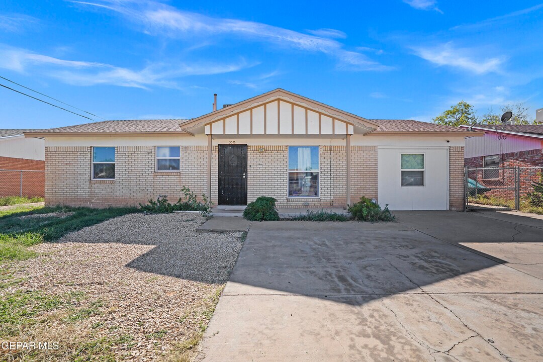 5516 Fairbanks Dr in El Paso, TX - Building Photo