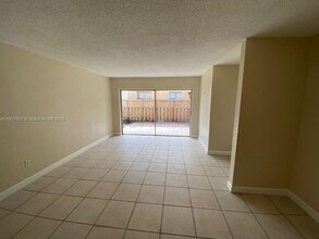 4240 NW 79th Ave in Doral, FL - Building Photo - Building Photo