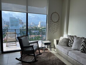 1300 Ponce de Leon Blvd in Coral Gables, FL - Foto de edificio - Building Photo