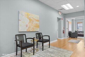 202 W Main St in St. Charles, IL - Building Photo - Building Photo