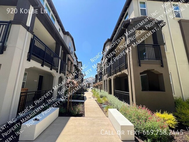920 Kolbe Ln in Morgan Hill, CA - Building Photo - Building Photo