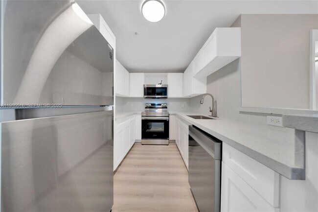 185 SE 14th Terrace in Miami, FL - Building Photo - Building Photo