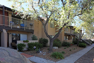 Valley View Terrace in Poway, CA - Foto de edificio - Building Photo