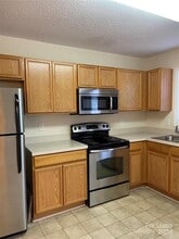 1619 Oak Leaf Dr NW in Hickory, NC - Building Photo - Building Photo