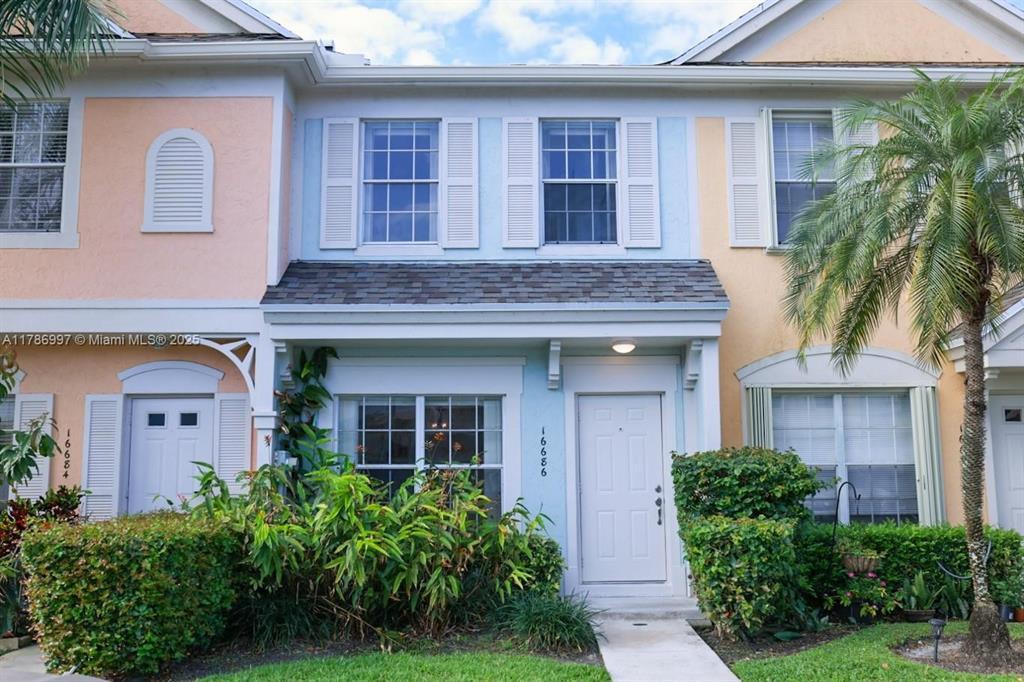 16686 Hemingway Dr in Weston, FL - Building Photo
