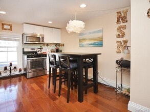 82 Central Ave in Sea Cliff, NY - Building Photo - Building Photo