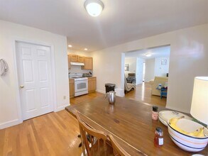 126 Pine St, Unit 2 in Cambridge, MA - Building Photo - Building Photo