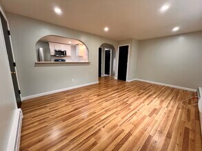 2160 Mineral Spring Ave, Unit 2160 Mineral Springs in North Providence, RI - Foto de edificio - Building Photo