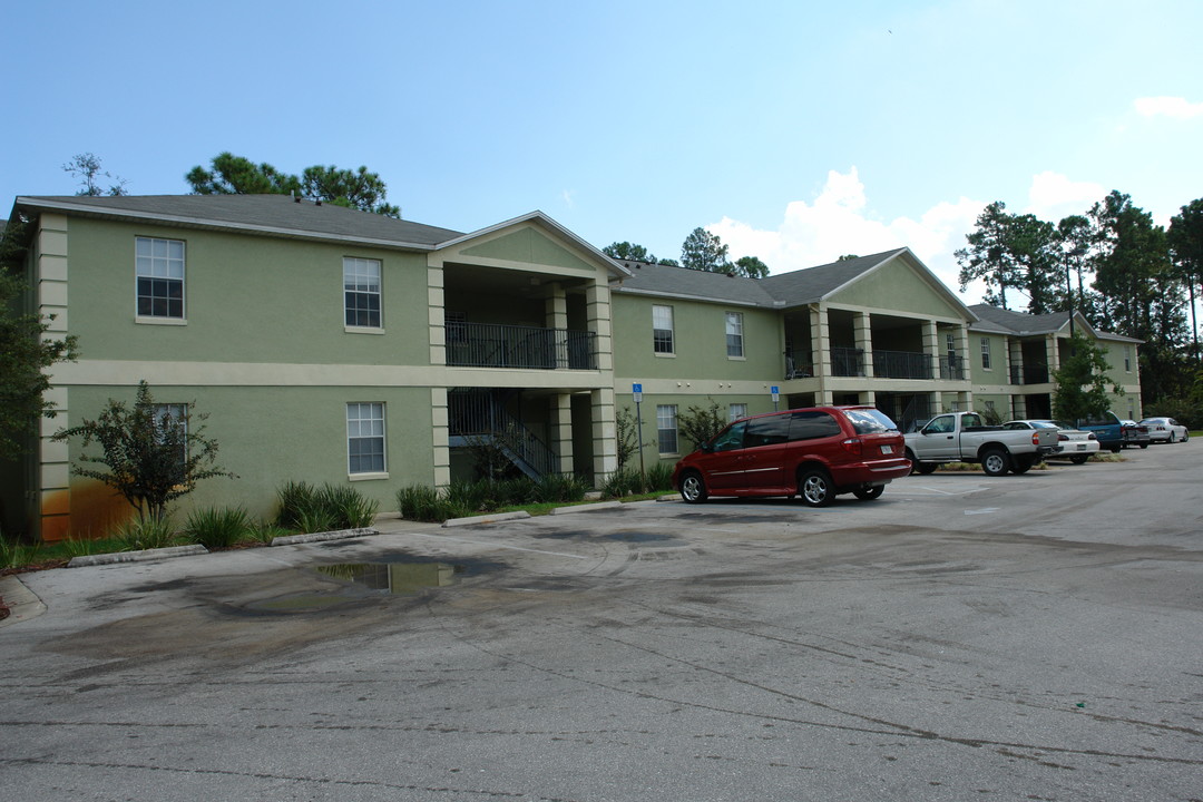 530 Belltower Ave in Deltona, FL - Foto de edificio