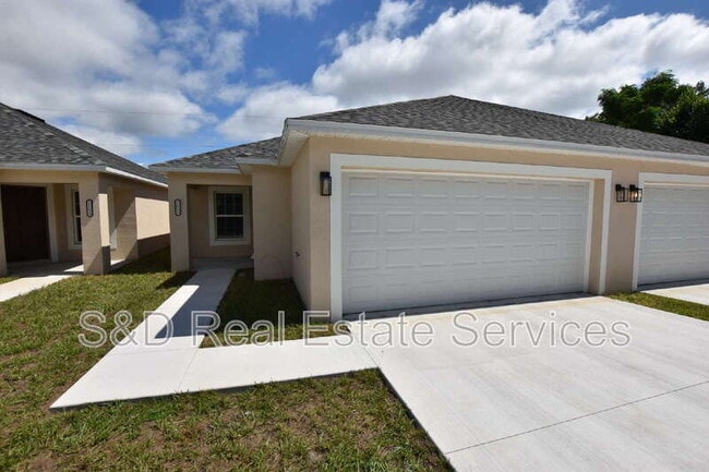 1111 Mercury Dr E in Lakeland, FL - Foto de edificio - Building Photo