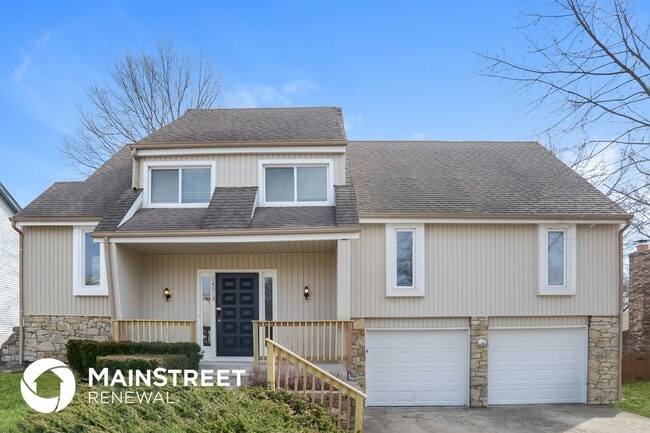 property at 14513 Laquinta Dr