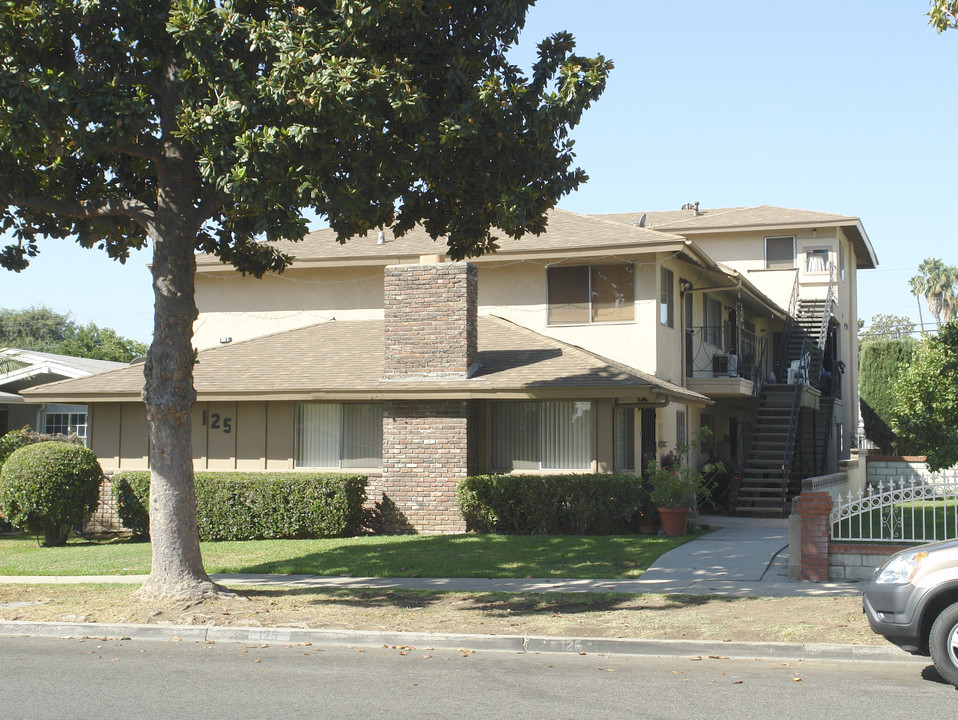 125 S Granada Ave in Alhambra, CA - Building Photo