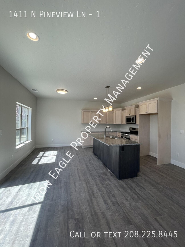 1411 N Pineview Ln in Boise, ID - Building Photo - Building Photo