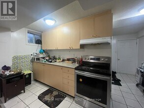 2-BSMT2 Mayflower Dr in Markham, ON - Building Photo - Building Photo