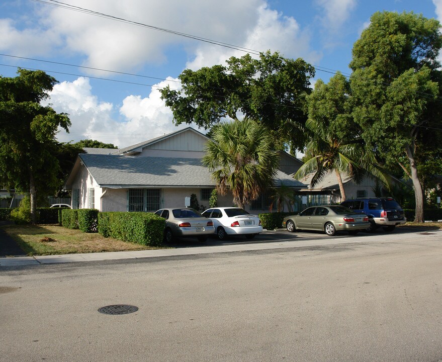 414 SE 14th St in Fort Lauderdale, FL - Building Photo