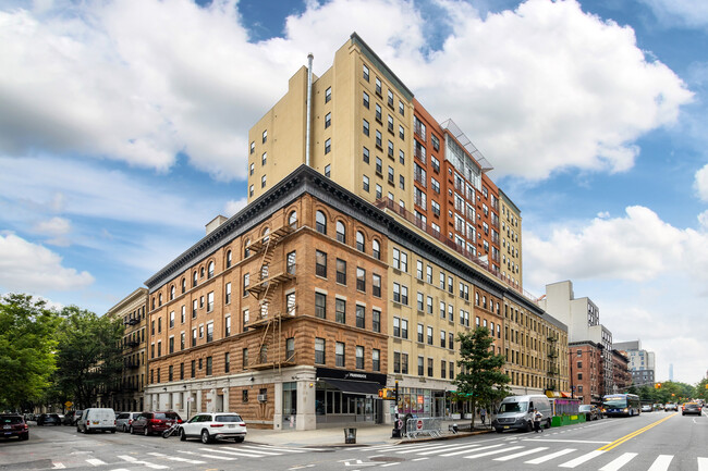 Gateway Condominium in New York, NY - Foto de edificio - Building Photo