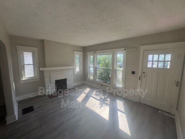 property at 823 Princeton Dr