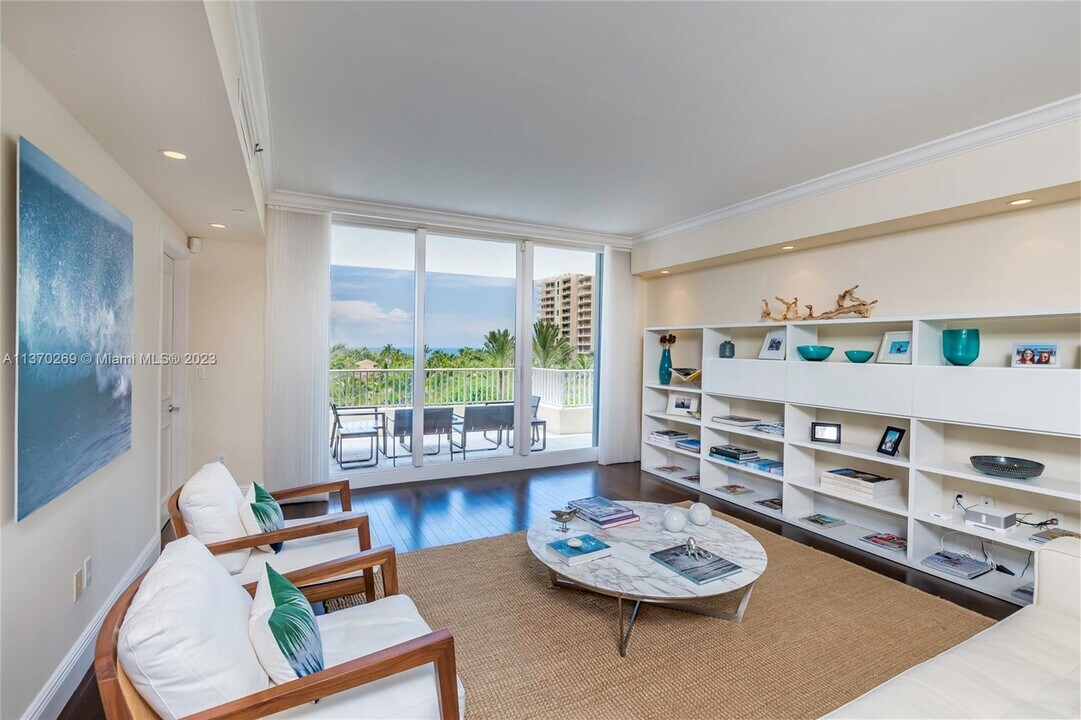 785 Crandon Blvd in Key Biscayne, FL - Building Photo