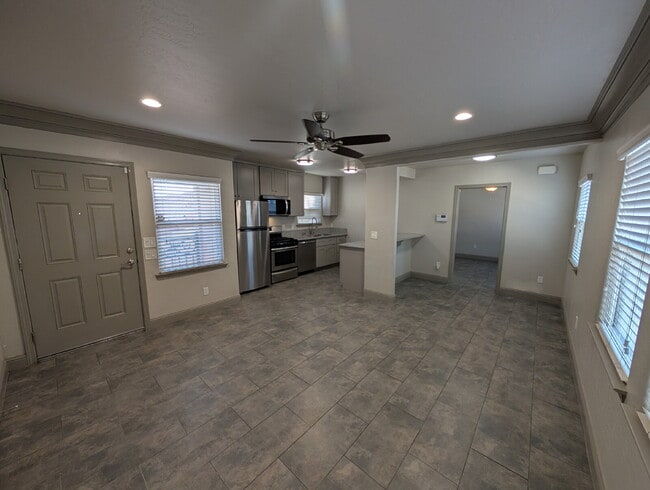 935 E Divisadero St in Fresno, CA - Building Photo - Building Photo