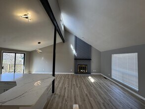 9206 Greenway Ln in Lenexa, KS - Building Photo - Building Photo